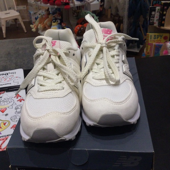 Girls New Balance 574 White/Pink